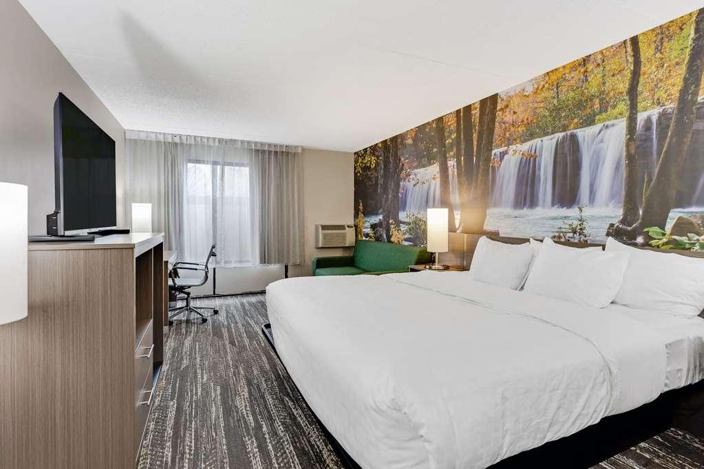 Clarion Pointe Near Erie Casino Ξενοδοχείο Δωμάτιο φωτογραφία