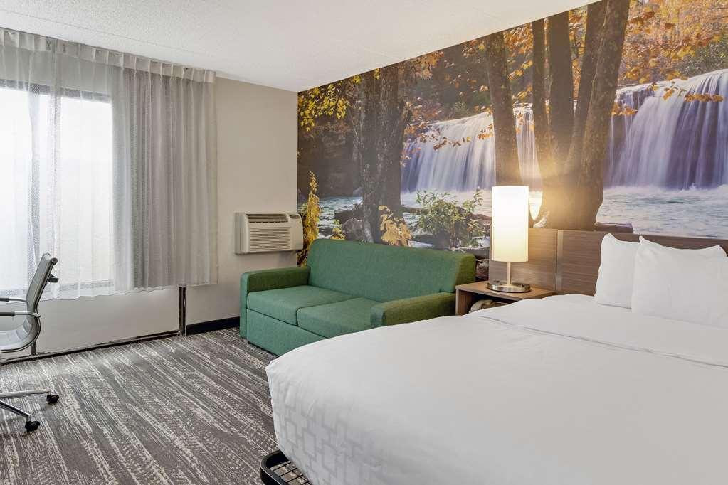 Clarion Pointe Near Erie Casino Ξενοδοχείο Δωμάτιο φωτογραφία