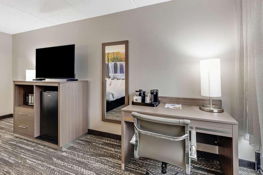 Clarion Pointe Near Erie Casino Ξενοδοχείο Δωμάτιο φωτογραφία
