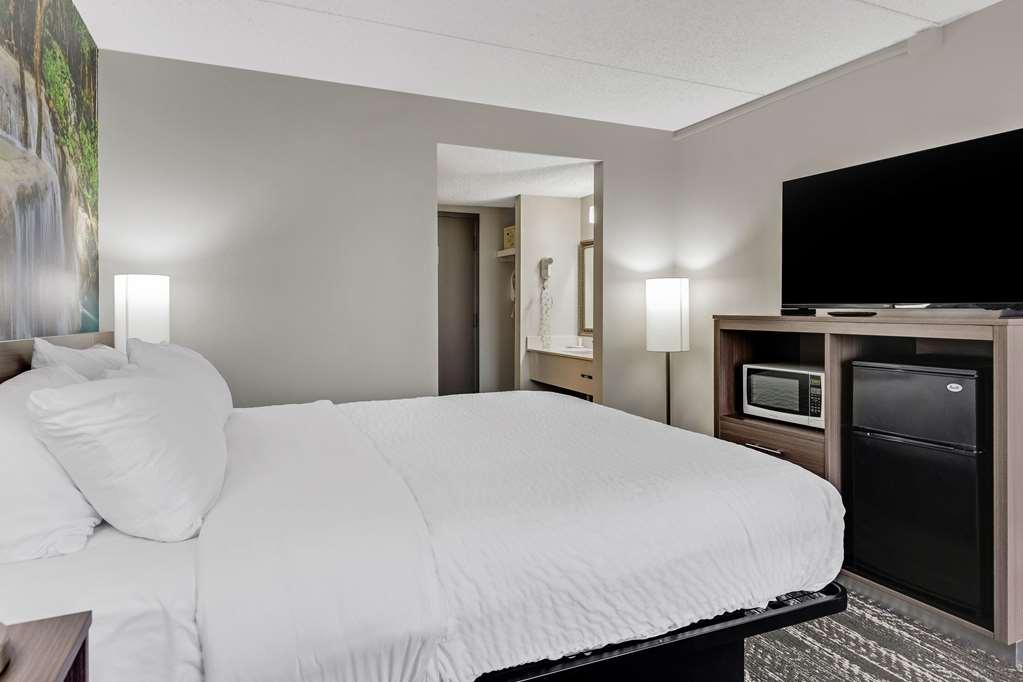 Clarion Pointe Near Erie Casino Ξενοδοχείο Δωμάτιο φωτογραφία